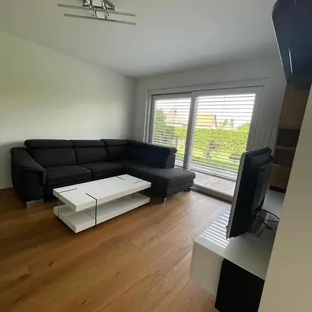 アパート Schoene Gartenwohnung Mit Carport Und Terrasse! グラーツ