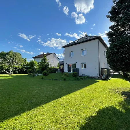 Schoene Gartenwohnung Mit Carport Und Terrasse! グラーツ
