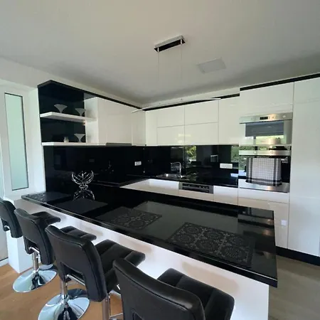 Appartement Schoene Gartenwohnung Mit Carport Und Terrasse! Graz