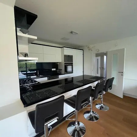 Schoene Gartenwohnung Mit Carport Und Terrasse!