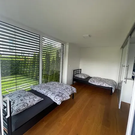 Schoene Gartenwohnung Mit Carport Und Terrasse! Апартаменты