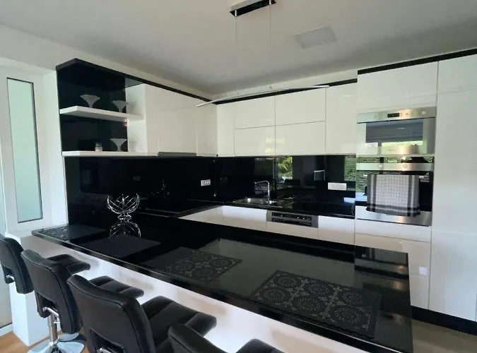 Apartman Schoene Gartenwohnung Mit Carport Und Terrasse! Graz