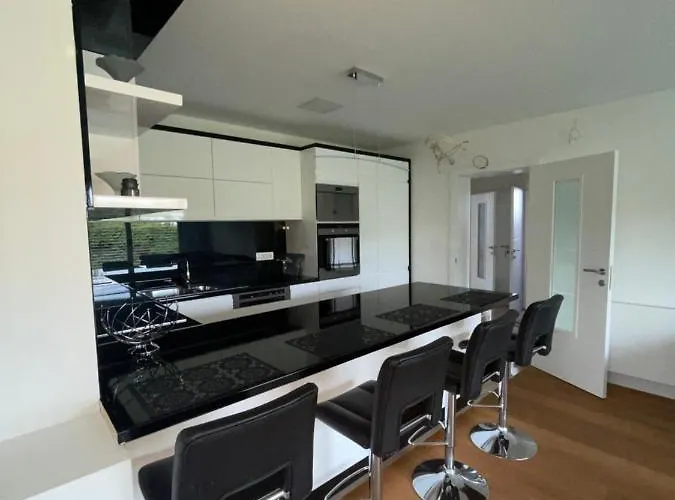 Schoene Gartenwohnung Mit Carport Und Terrasse!