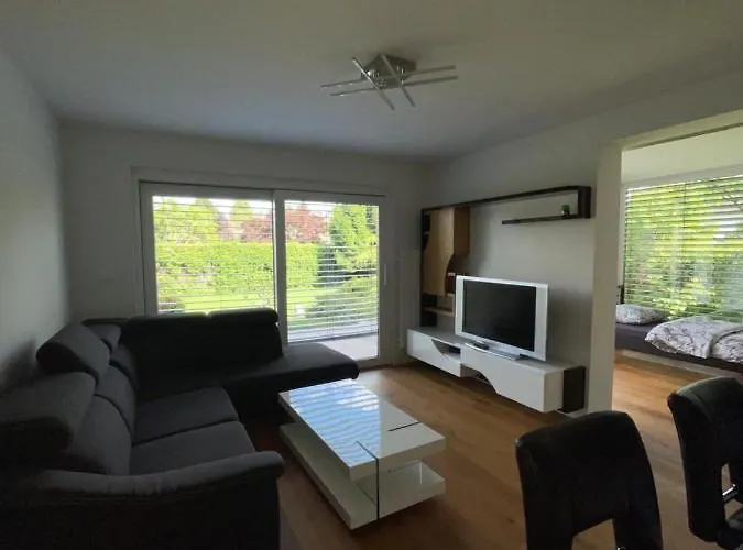 Schoene Gartenwohnung Mit Carport Und Terrasse! Apartman *