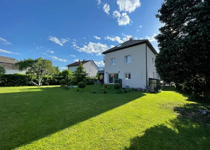 Schoene Gartenwohnung Mit Carport Und Terrasse! Грац