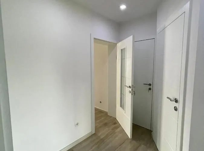 Schoene Gartenwohnung Mit Carport Und Terrasse! Грац